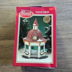 New NIB Dickens Collectables Vintage 1997 Gazebo Christmas Santa Village Decor